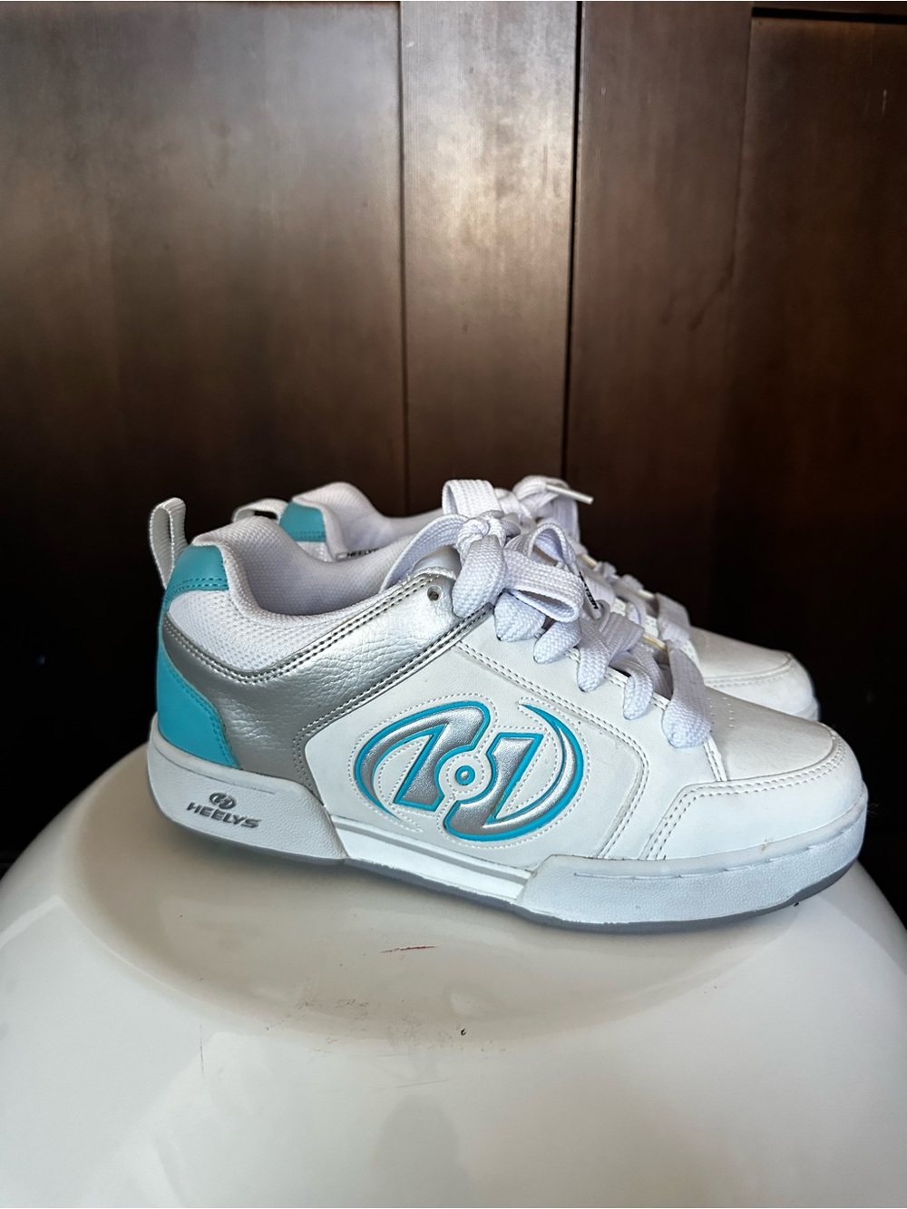 Heelys Woman's White & Teal HELLYS Skate Shoes with Built-In Wheel